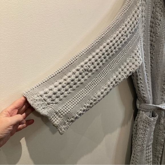 BOUTIQUE THE BAY Sz  L-XL Deep Ornate Waffle Light Grey Pockets Belted Robe - Picture 5 of 8